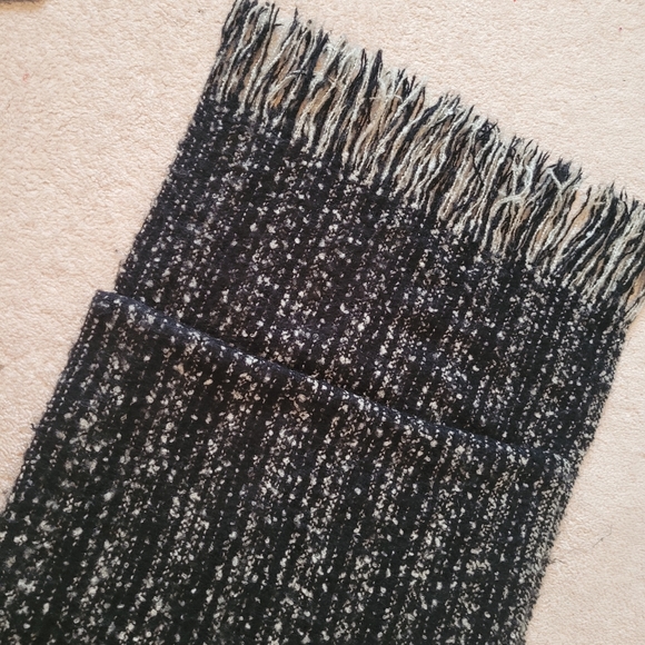 Olsen Black & White Scarf - Picture 4 of 4